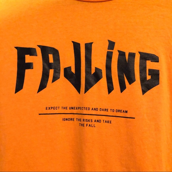 H&M Divided Gold Falling Graphic T-shirt - Picture 3 of 3